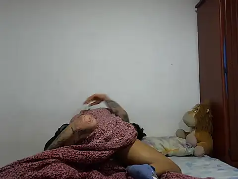 Snapshot of MeganAndMax@xh chatting on 10/25/25, 03:14 MeganAndMaxxh online show from 10/25/25, 03:14