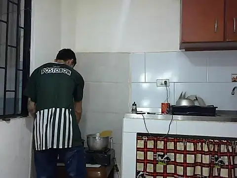 Snapshot of MeganAndMax@xh chatting on 11/12/25, 01:17 MeganAndMaxxh online show from 11/12/25, 01:17