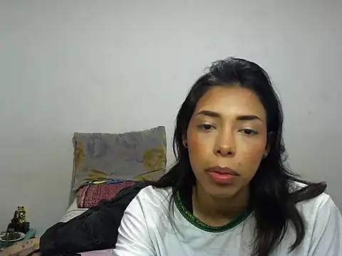 Snapshot of MeganAndMax@xh chatting on 12/16/25, 01:32 MeganAndMaxxh online show from 12/16/25, 01:32