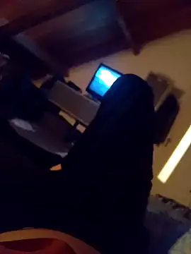 Snapshot of nowamoc34 chatting on 11/02/25, 02:47 nowamoc34 online show from 11/02/25, 02:47