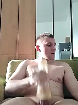 Snapshot of paulh22 chatting on 12/18/25, 11:27 paulh22 online show from 12/18/25, 11:27