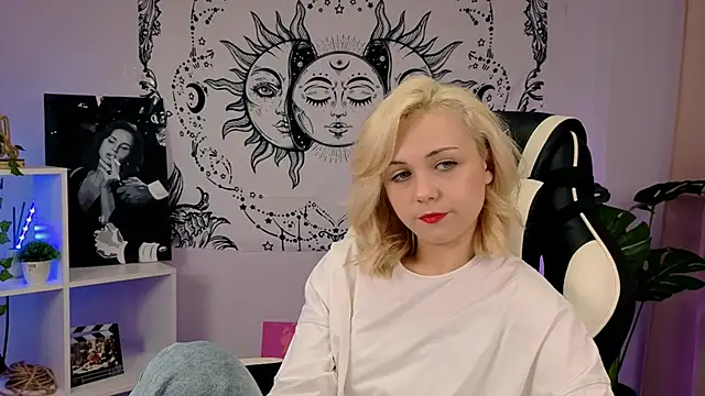 Charlotte Colinss online show from 09/16/25, 04:35