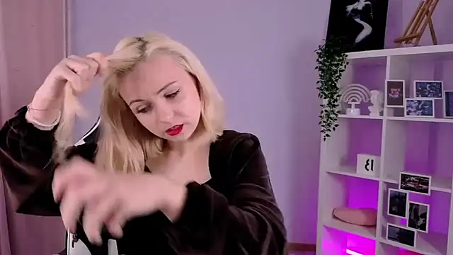 Charlotte Colinss online show from 09/20/25, 07:20