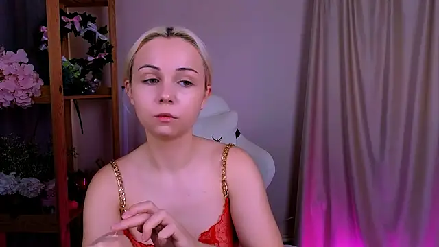 Charlotte Colinss online show from 09/24/25, 02:59