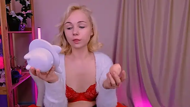 Charlotte Colinss online show from 10/07/25, 03:36