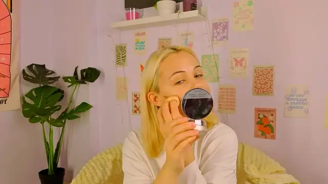 Charlotte Colinss online show from 10/24/25, 03:25