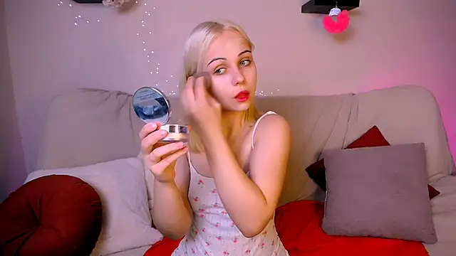 Charlotte Colinss online show from 11/08/25, 05:18