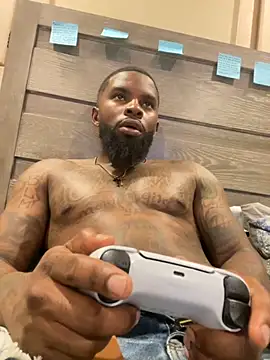 Snapshot of StandOnthatboy chatting on 10/06/25, 12:30 StandOnthatboy online show from 10/06/25, 12:30