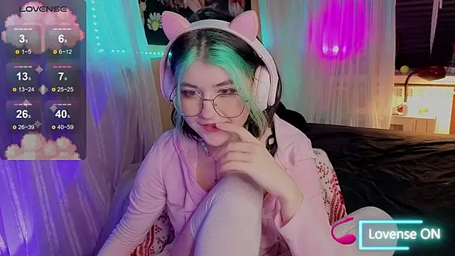 Snapshot of Miko_Meow chatting on 12/21/25, 04:52 Miko Meow online show from 12/21/25, 04:52
