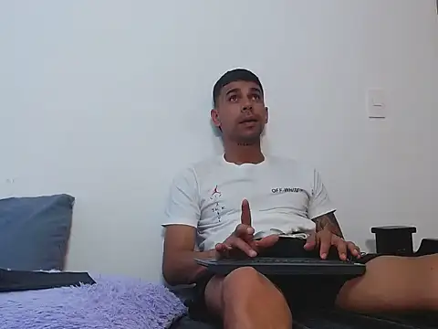 Snapshot of allanjones15 chatting on 09/08/25, 09:03 allanjones15 online show from 09/08/25, 09:03