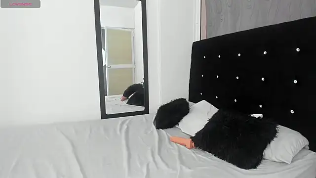 NicoleFletcher online show from 10/26/25, 07:09