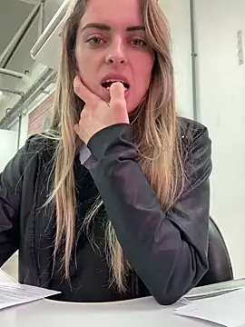 Snapshot of SweetGraciosa chatting on 09/26/25, 03:27 SweetGraciosa online show from 09/26/25, 03:27