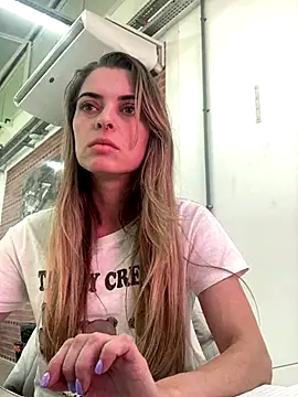 Snapshot of SweetGraciosa chatting on 10/20/25, 06:19 SweetGraciosa online show from 10/20/25, 06:19