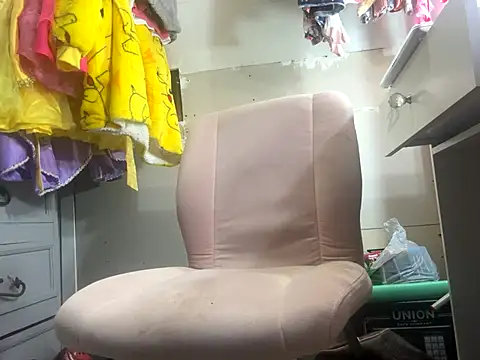 Snapshot of bearcub300 chatting on 09/13/25, 11:59 bearcub300 online show from 09/13/25, 11:59