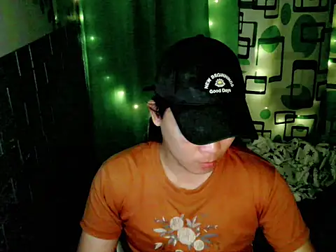 Snapshot of urdreamgirljacky chatting on 12/15/25, 01:48 urdreamgirljacky online show from 12/15/25, 01:48