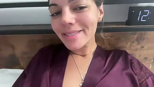 prettyykitty22 online show from 12/19/25, 05:14