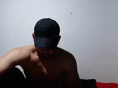 Snapshot of lukas_angelo chatting on 10/22/25, 04:02 lukas angelo online show from 10/22/25, 04:02