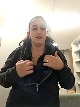 Snapshot of monella821 chatting on 11/26/25, 04:19 monella821 online show from 11/26/25, 04:19