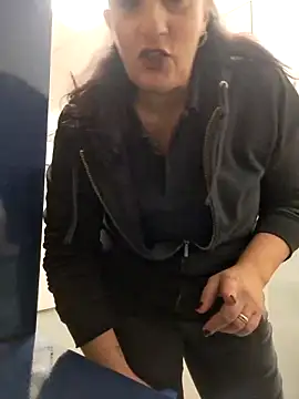 Snapshot of monella821 chatting on 11/28/25, 05:26 monella821 online show from 11/28/25, 05:26