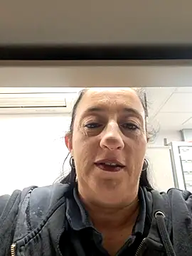 Snapshot of monella821 chatting on 12/04/25, 04:27 monella821 online show from 12/04/25, 04:27