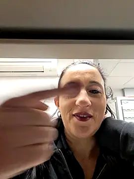 Snapshot of monella821 chatting on 12/05/25, 05:20 monella821 online show from 12/05/25, 05:20