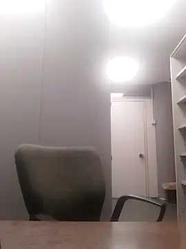 Snapshot of monella821 chatting on 12/17/25, 04:02 monella821 online show from 12/17/25, 04:02