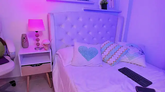 Snapshot of AmeliaRossi_ chatting on 11/08/25, 05:18 AmeliaRossi online show from 11/08/25, 05:18