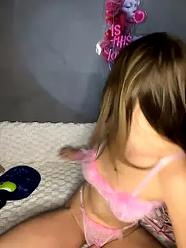 Snapshot of MiraSnis chatting on 10/20/25, 07:25 MiraSnis online show from 10/20/25, 07:25