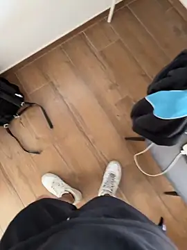 Snapshot of Manu97k chatting on 11/17/25, 04:46 Manu97k online show from 11/17/25, 04:46