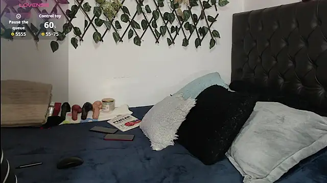 Snapshot of valeria_benett chatting on 11/14/25, 07:12 valeria benett online show from 11/14/25, 07:12