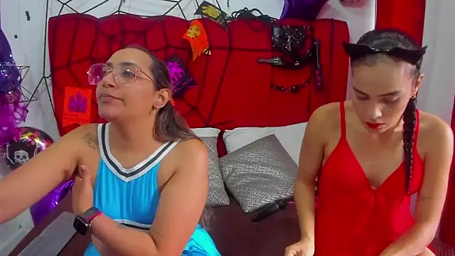 Snapshot of IsabelaANDalahia chatting on 10/21/25, 01:45 IsabelaANDalahia online show from 10/21/25, 01:45