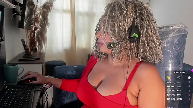 Snapshot of LiloTorontoo chatting on 11/03/25, 01:56 LiloTorontoo online show from 11/03/25, 01:56