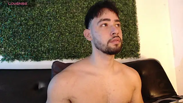 Snapshot of sam_ford_2 chatting on 11/06/25, 12:33 sam ford 2 online show from 11/06/25, 12:33