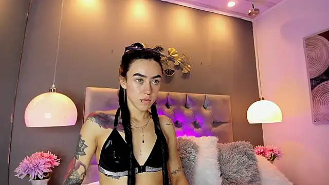 Snapshot of athziry_g chatting on 11/08/25, 04:12 athziry g online show from 11/08/25, 04:12