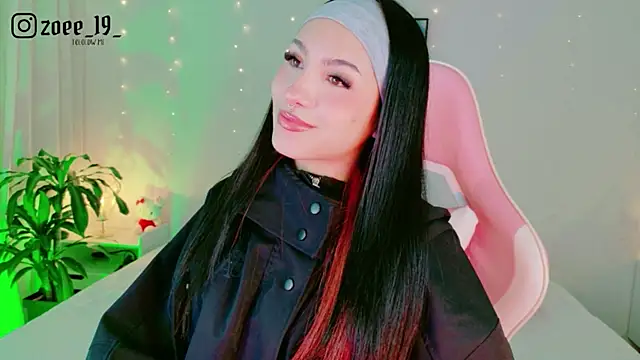 Snapshot of cuteezoe chatting on 03/24/26, 02:49 cuteezoe online show from 03/24/26, 02:49