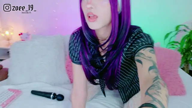 Snapshot of cuteezoe chatting on 03/29/26, 04:23 cuteezoe online show from 03/29/26, 04:23