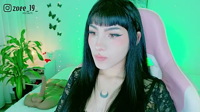 Snapshot of cuteezoe chatting on 05/15/26, 02:51 cuteezoe online show from 05/15/26, 02:51