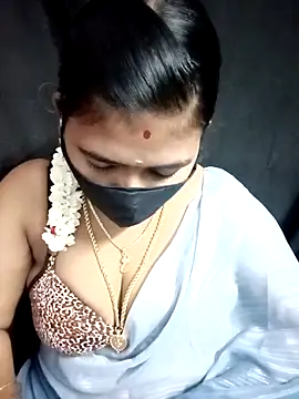 Snapshot of Tamil_Lotus chatting on 09/24/25, 06:11 Tamil Lotus online show from 09/24/25, 06:11