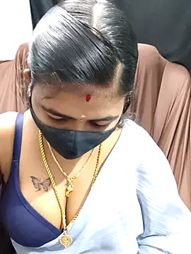 Snapshot of Tamil_Lotus chatting on 10/17/25, 05:15 Tamil Lotus online show from 10/17/25, 05:15