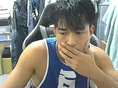 Snapshot of hunterXhan chatting on 11/18/25, 02:21 hunterXhan online show from 11/18/25, 02:21