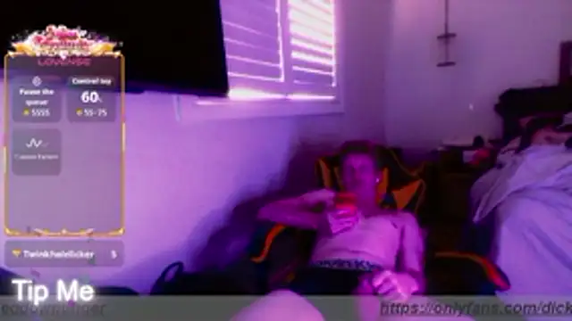 Snapshot of OFFICAL_DICKEDDOWNUNDER chatting on 04/12/26, 08:30 OFFICAL DICKEDDOWNUNDER online show from 04/12/26, 08:30