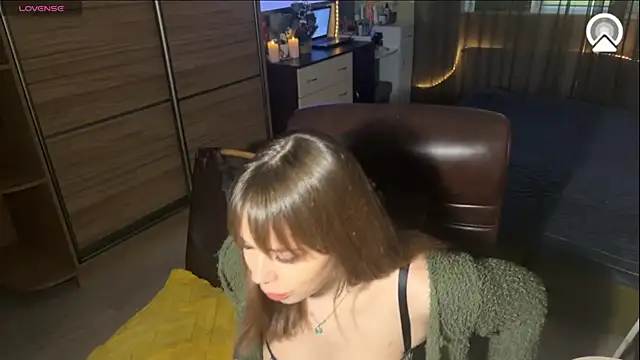 Snapshot of xxx_sandra_ chatting on 12/21/25, 12:01 xxx sandra online show from 12/21/25, 12:01