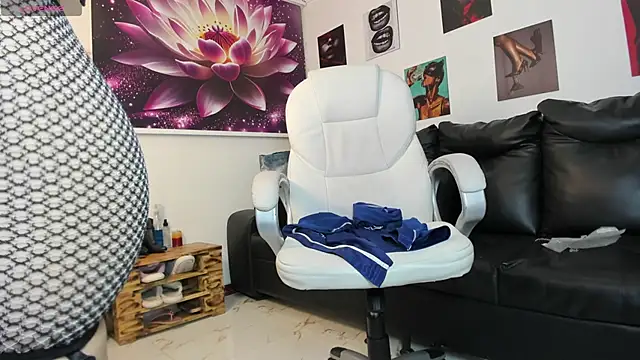 lycoris 19 online show from 10/10/25, 08:30