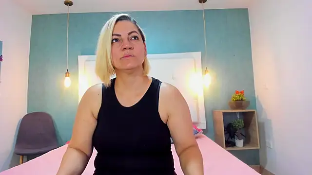 Snapshot of Heidy_milf chatting on 11/22/25, 07:46 Heidy milf online show from 11/22/25, 07:46