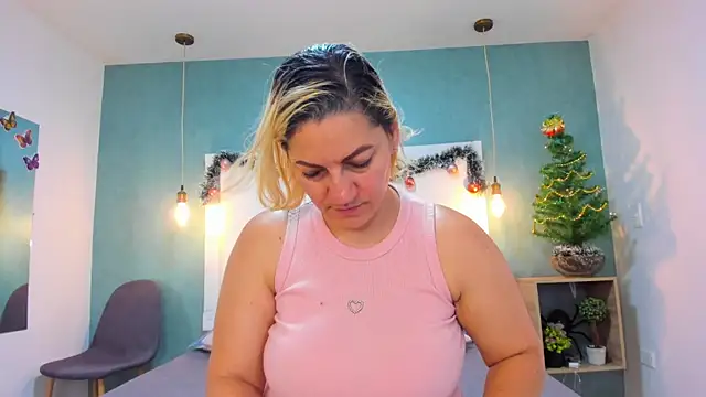 Snapshot of Heidy_milf chatting on 12/04/25, 08:06 Heidy milf online show from 12/04/25, 08:06