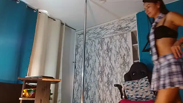 Snapshot of hanna_mooreee chatting on 09/16/25, 07:04 hanna mooreee online show from 09/16/25, 07:04