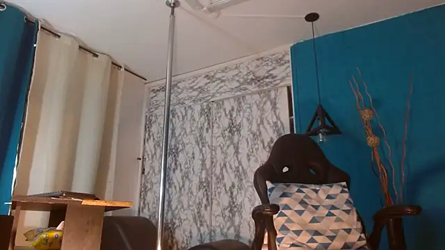 Snapshot of hanna_mooreee chatting on 11/14/25, 07:01 hanna mooreee online show from 11/14/25, 07:01