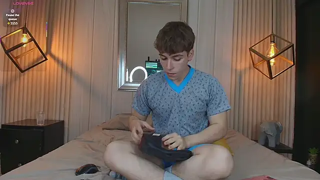 TaylerWhite online show from 10/09/25, 12:47