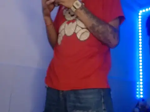 Snapshot of Sexy_hotlatin25 chatting on 10/14/25, 04:19 Sexy hotlatin25 online show from 10/14/25, 04:19