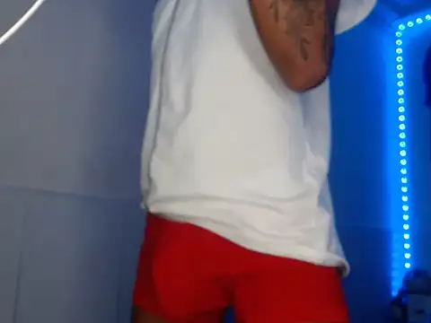 Snapshot of Sexy_hotlatin25 chatting on 10/25/25, 06:02 Sexy hotlatin25 online show from 10/25/25, 06:02